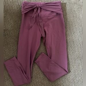 Lululemon Tie Knot Leggings